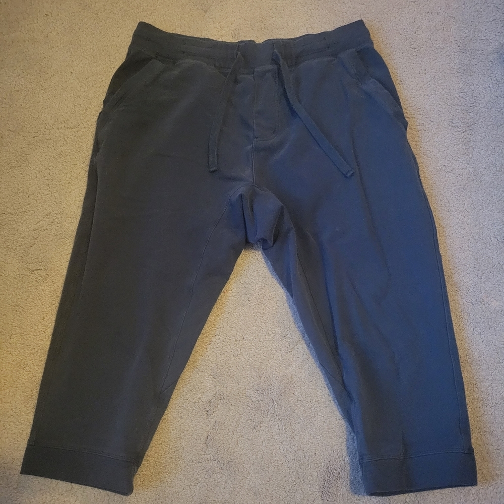 Lululemon 3/4 length Capri pants